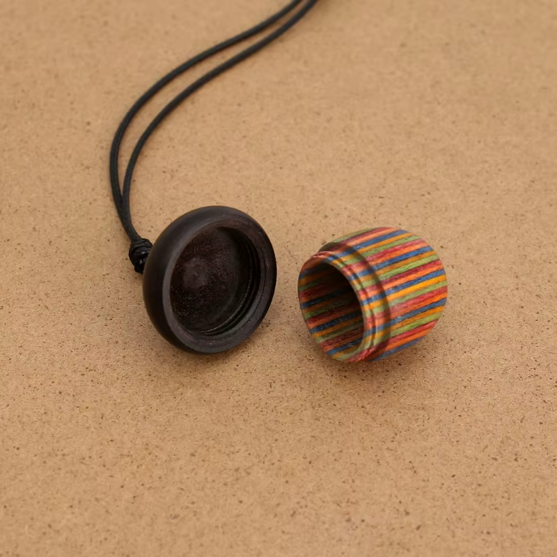 Unscrewable Wooden Acorn Necklace – Functional Nature-Inspired Jewelry 🌳✨