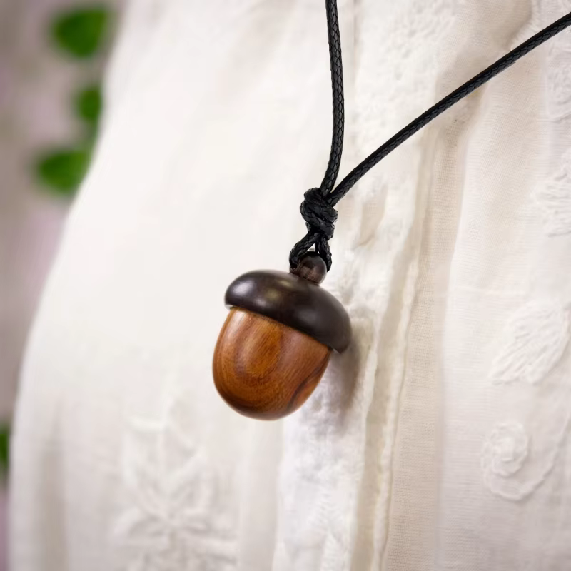 Unscrewable Wooden Acorn Necklace – Functional Nature-Inspired Jewelry 🌳✨